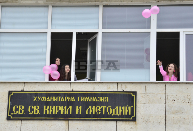 Повече от 360 000 лева са вложени в ремонти на училищни сгради в Добрич Повече от 360 000 лева са вложени в ремонти на училищни сгради в Добрич