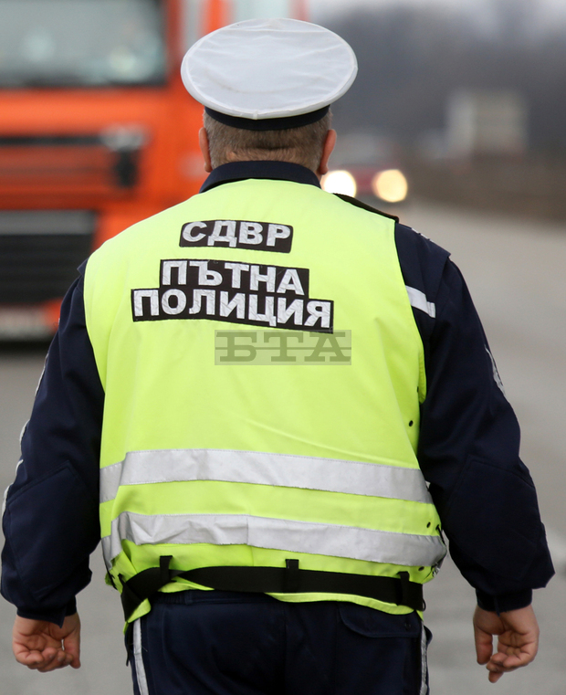 Камион се озова на жп линия в Русенско след пътен инцидент Камион се озова на жп линия в Русенско след пътен инцидент