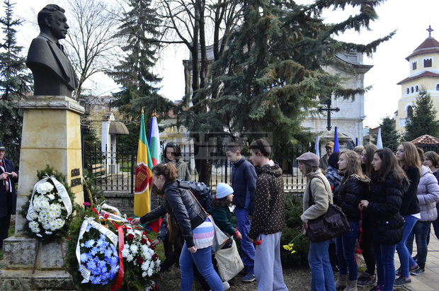 Гражданите на Добрич се поклонихапред подвига на героитена Освобождението