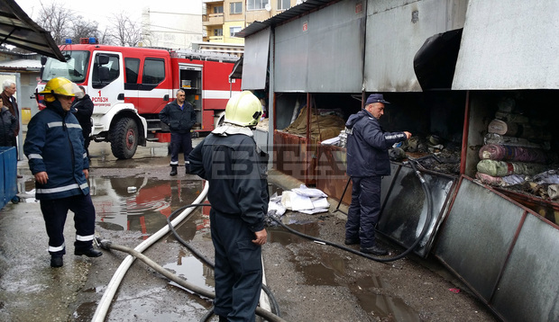 Пожар е възникнал в търговски обекти на пазара в Димитровград