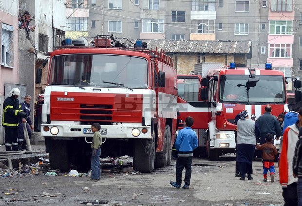 Горя асансьорна шахта в кв. "Столипиново", шестима са обгазени