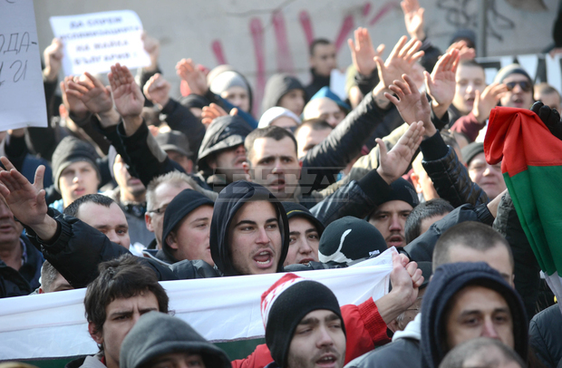Организиран е мълчалив протест пред Съдебната палата в Пловдив Организиран е мълчалив протест пред Съдебната палата в Пловдив