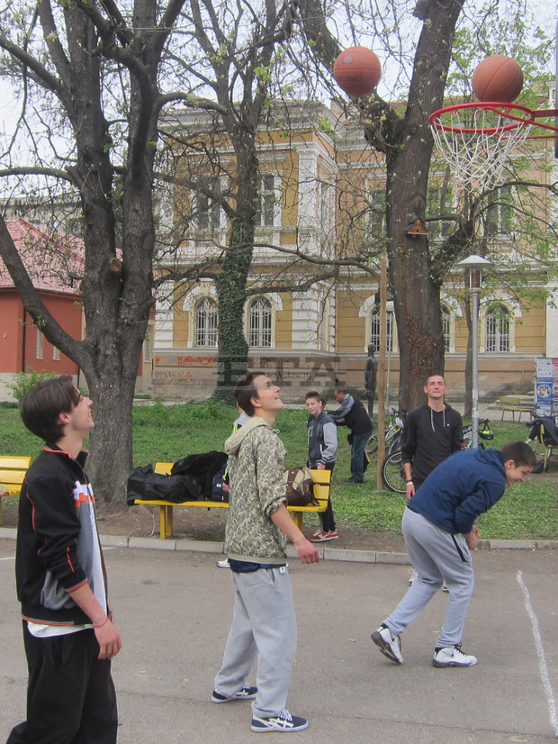 В Плевен областният управител откри спортния празник "Спортувай  в твоя град" и лично се включи в надпреварата
