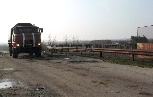 Започна изнасянето на имуществото от бившето поделение в село Телиш, която бе вариант за разкриване на бежански лагер Започна изнасянето на имуществото от бившето поделение в село Телиш, която бе вариант за разкриване на бежански лагер