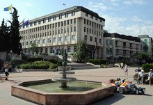 Сатирикът Калин Калинов представя новата си книга в Асеновград в Деня на хумора и шегата