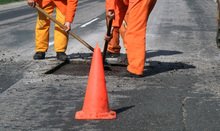 Доброволци ще кърпят разбит път в Исперихско със собствени сили и средства