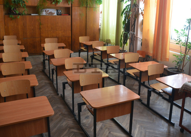 Поради повреда в парната инсталация утре ще бъде неучебен ден за Първо ОУ "Хр. Ботев" в Търговище Поради повреда в парната инсталация утре ще бъде неучебен ден за Първо ОУ "Хр. Ботев" в Търговище