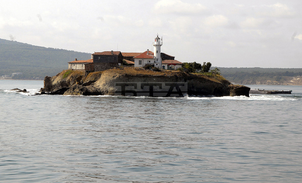 Кореец и българка ще сключат брак на остров Света Анастасия