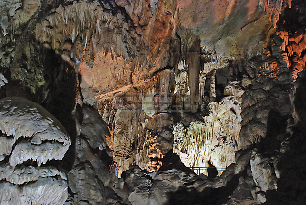 Почти 24 000 туристи са посетили пещерата "Леденика" и развлекателния парк около нея от началото на годината