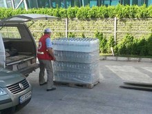 "Мини Марица-изток" ЕАД  достави гумени  ботуши и минерална вода  за пострадали  и доброволци в Добрич и Варна