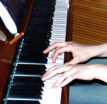 Музиканти от Габрово организират благотворителен концерт за ремонта на читалищен роял "Стенуей"