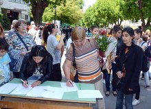 Събрани са вече 15 хиляди подписа в подкрепа на искането да се затворят за МПС подстъпите към централната пешеходна зона на Стара Загора