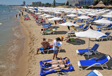 Иманяри  разорават плажа  в курорта Слънчев бряг