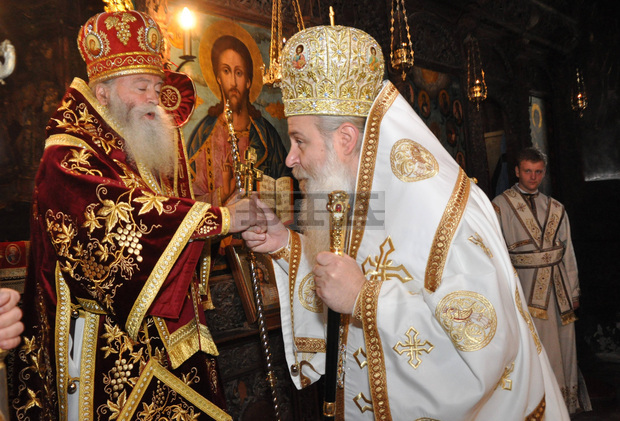 Ловчанският митрополит Гавриил въдвори Величкия епископ Сионий за игумен на Троянския манастир Ловчанският митрополит Гавриил въдвори Величкия епископ Сионий за игумен на Троянския манастир