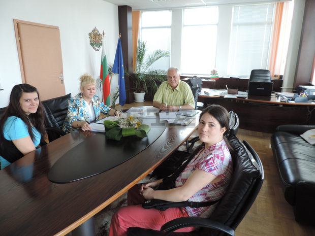 Трима студенти стажуват в Областната администрацияв Разград Трима студенти стажуват в Областната администрацияв Разград