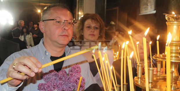 Сергей Станишев: Всеки глас за АБВ реално обслужва ГЕРБ, зад Калфин и Първанов се подават Борисов и Цветанов Сергей Станишев: Всеки глас за АБВ реално обслужва ГЕРБ, зад Калфин и Първанов се подават Борисов и Цветанов