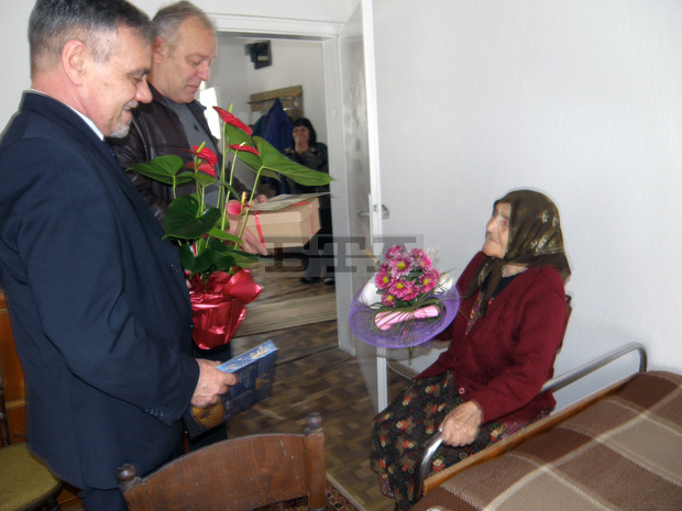 Баба Сафие от с. Сивино навърши 104 г. Баба Сафие от с. Сивино навърши 104 г.