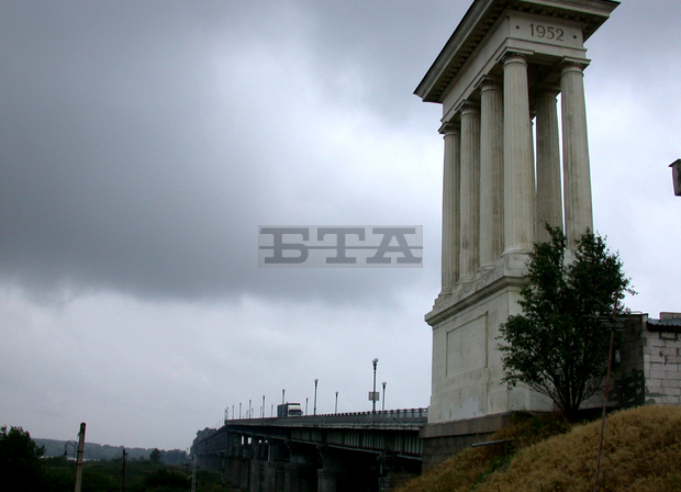 Българо-румънска палата полага усилия за облекчаване новите такси на Дунав мост Българо-румънска палата полага усилия за облекчаване новите такси на Дунав мост