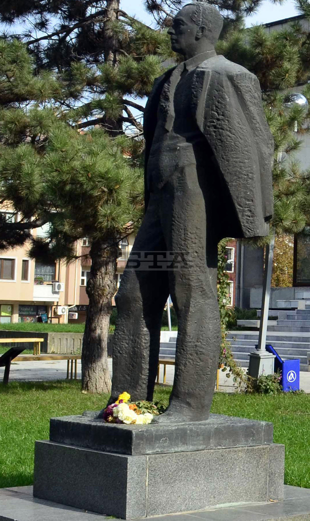 ВАС върна за ново разглеждане дело за парцел край дома-паметник "Йордан Йовков" ВАС върна за ново разглеждане дело за парцел край дома-паметник "Йордан Йовков"