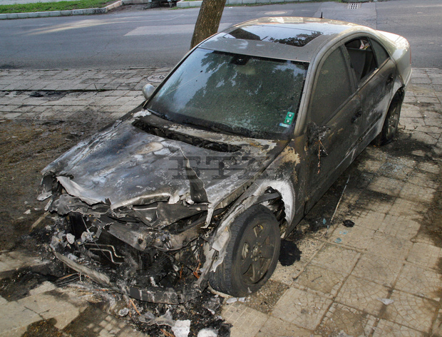 В Ямбол е опожарен лек автомобил