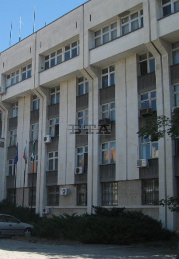 Полицаи и митнически служители в Габрово иззеха от двама мъже алкохол и цигари без акцизен бандерол