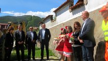 Започна изпълнението на проект за изграждане на тротоари и улично осветление в селата Места и Филипово