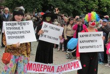 В парад на социалната сатира се превърна възобновеният днес карнавал в гр. Дулово