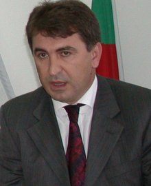 Около 56 на сто от учениците в Главинишката община пътуват и ще се отопляват автобусни спирки за тях