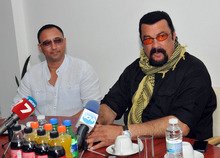 Американският актьор Стивън Сегал пристигна в Бургас