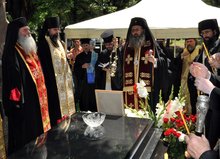 Шестима митрополити отслужиха трисагий на гроба на митрополит Кирил във Варна