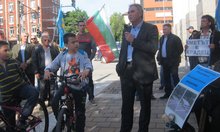 В Плевен няколко партии и неправителствени организации днес  организираха автошествие и митинг с искане на оставката на кмета  на града