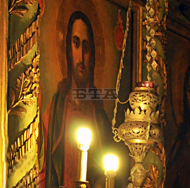 Свещеник в сливенското село Блатец е ограбил черквата, в която служи