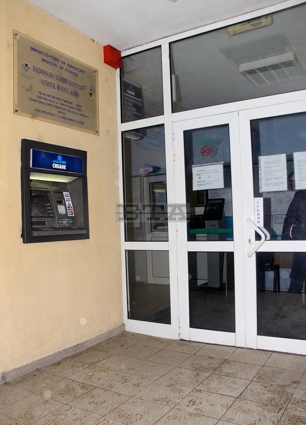 След телефонни обаждания половината от длъжниците на държавната хазна от Монтана са платили След телефонни обаждания половината от длъжниците на държавната хазна от Монтана са платили