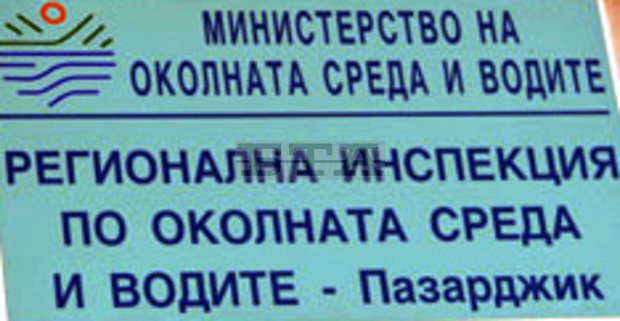 Продължава наблюдението върху водоема в с. Цар Асен, където бе установено изтичане на замърсени води