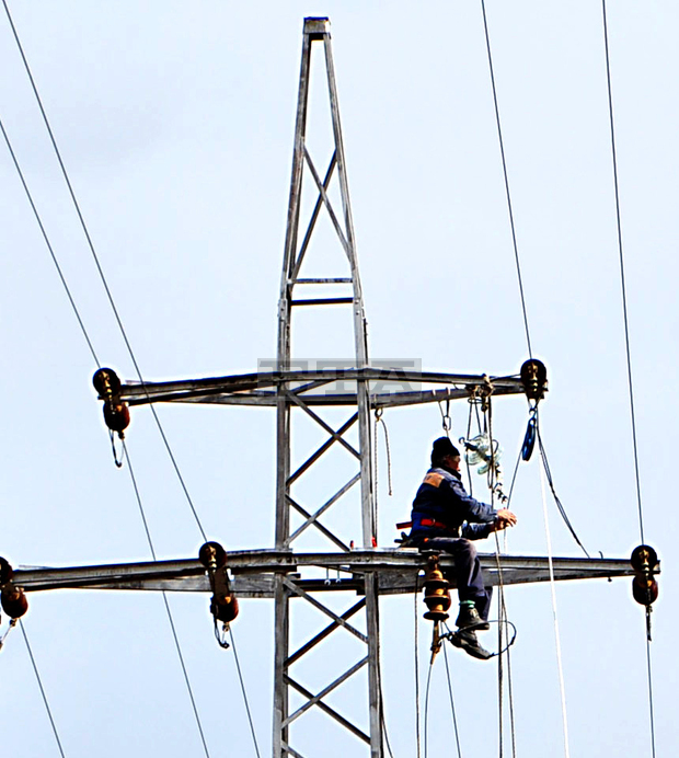 Служители на "ЕНЕРГО-ПРО" в Силистра  подмениха кабел  средно напрежение