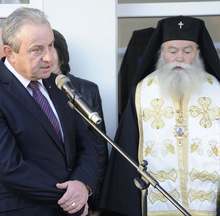 Кметът на Ловеч удостои с барелеф "Св.Св Кирил и Методий" и почетна значка изявили се учители