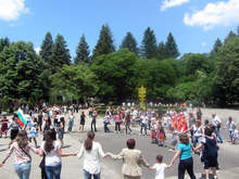 Над 600 перничани  играха най-дългото  хоро