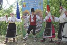 Около 2300 изпълнители ще стъпят на сцените на фолклорния събор "Песни и танциот слънчева Добруджа" край село Дебрене