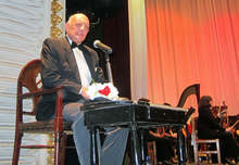 Легендата на българската оперета Арон Аронов режисира и коментира необикновен концерт-спектакъл на "Царицата на чардаша" в Плевен