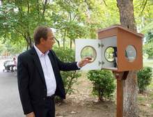 Кметът на Асеновград постави първите книги в къщичките "Седни и прочети"