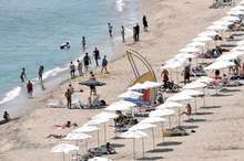 Чадърите и шезлонгите безплатни на Централния плаж в Бургас от 1 юни 