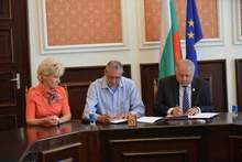 Община Сливен и Сдружение "Дете и пространство" подписаха договор за социална услуга