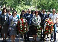 Ръководители на община Перник и региона  почетоха  паметта на Ботев 