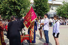 Осветени бяха знамената  на училищата  в Казанлък 