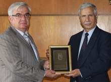 Имаме възможност да активизираме и разширим сътрудничеството в икономическата сфера, каза в Плевен посланикът на Израел Шаул Камиса Раз