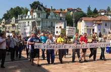 Близо триста човека от четири предприятия излязоха на протест в Ловеч срещу повишаване цената на тока
