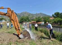 Кметът на Сливен направи първа копка на пътен мост над река Дюлева