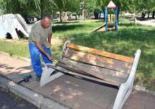 Акция за поправка и подмяна на счупени от вандали пейки започна общината в Монтана