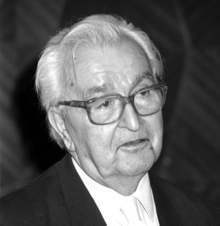 Фотоизложба "Черно-бели следи от един многоцветен живот" за 100-годишнината на Петър Увалиев е представена в Добрич