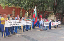 Енергетиците от "Топлофикация-Плевен" днес протестираха един час в центъра на града